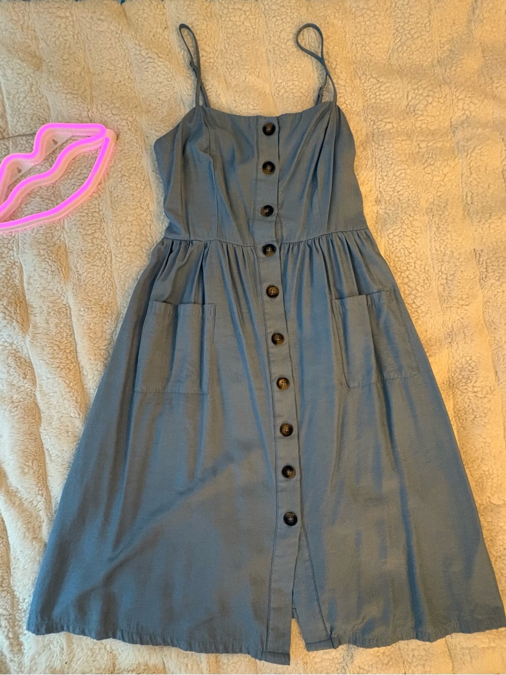 Sleeveless Button-Front Light Blue Midi Dress with Front Pockets